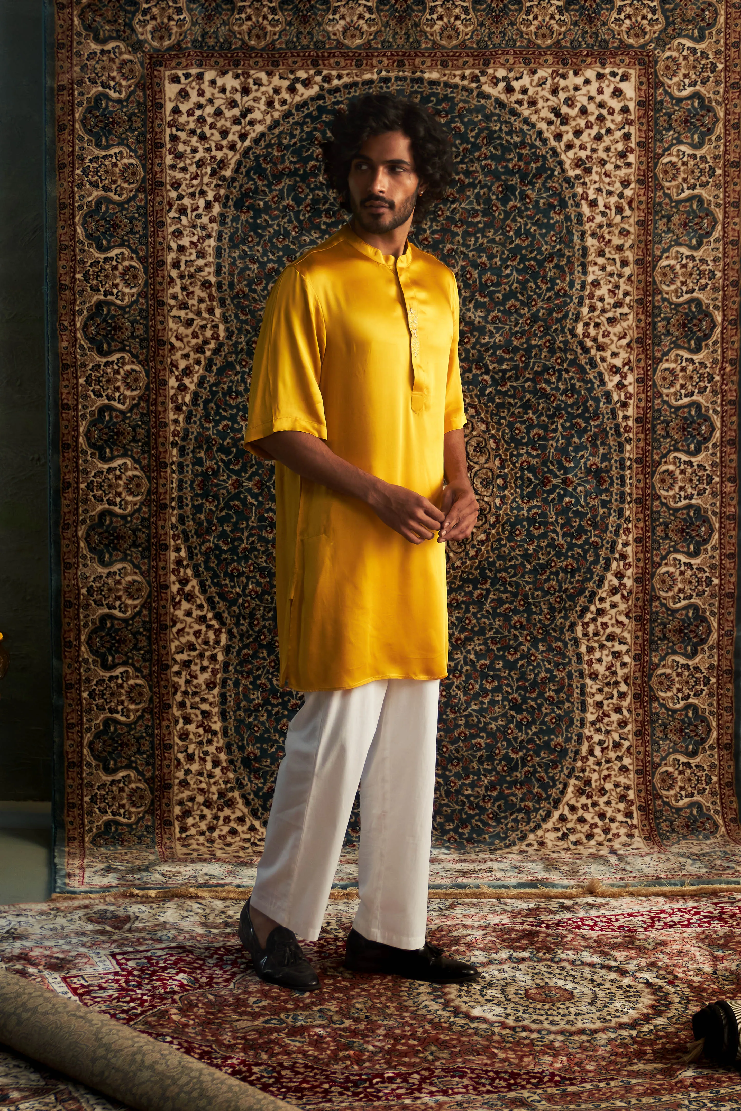 Prarambh Embroidered Short Sleeve Kurta