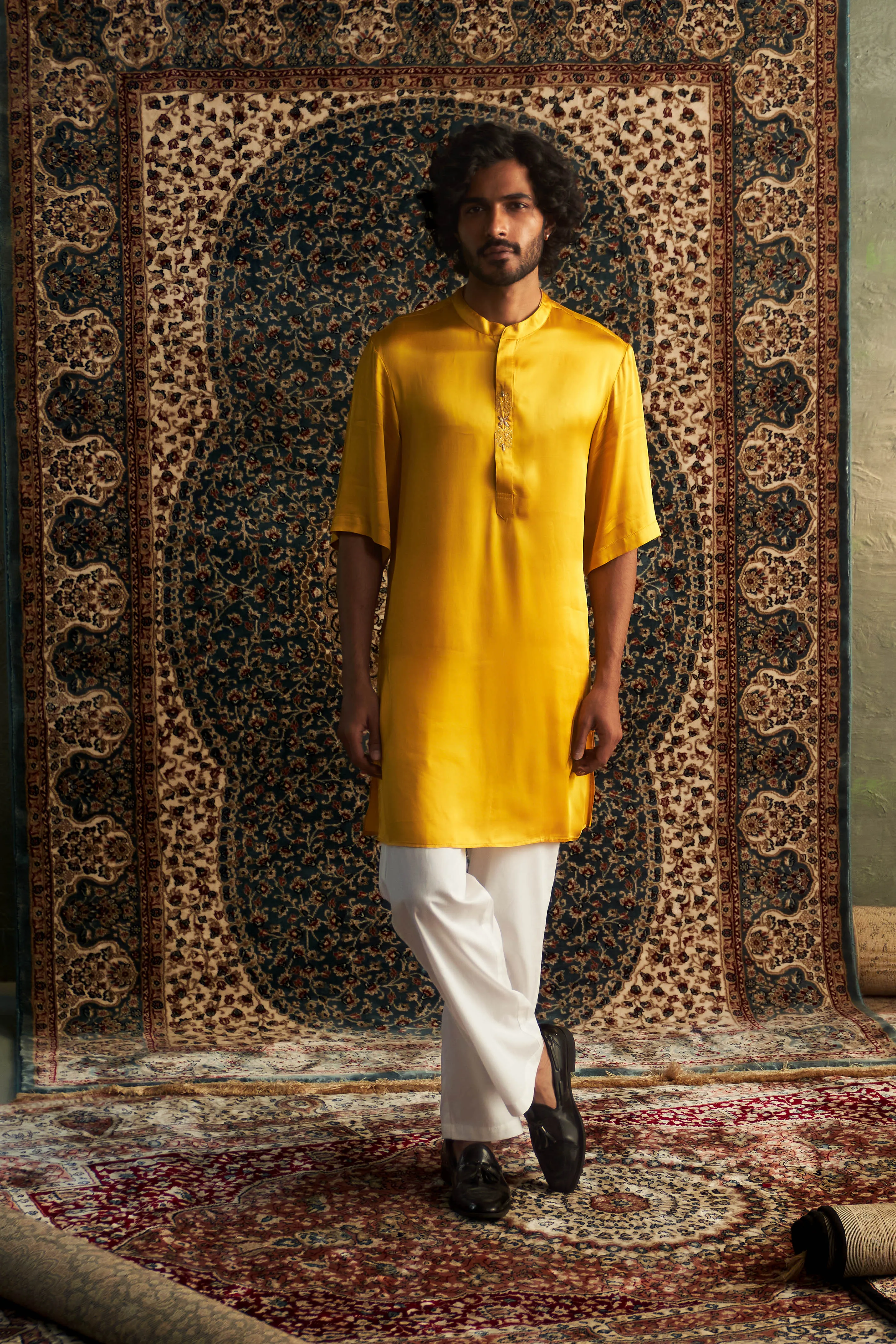 Prarambh Embroidered Short Sleeve Kurta